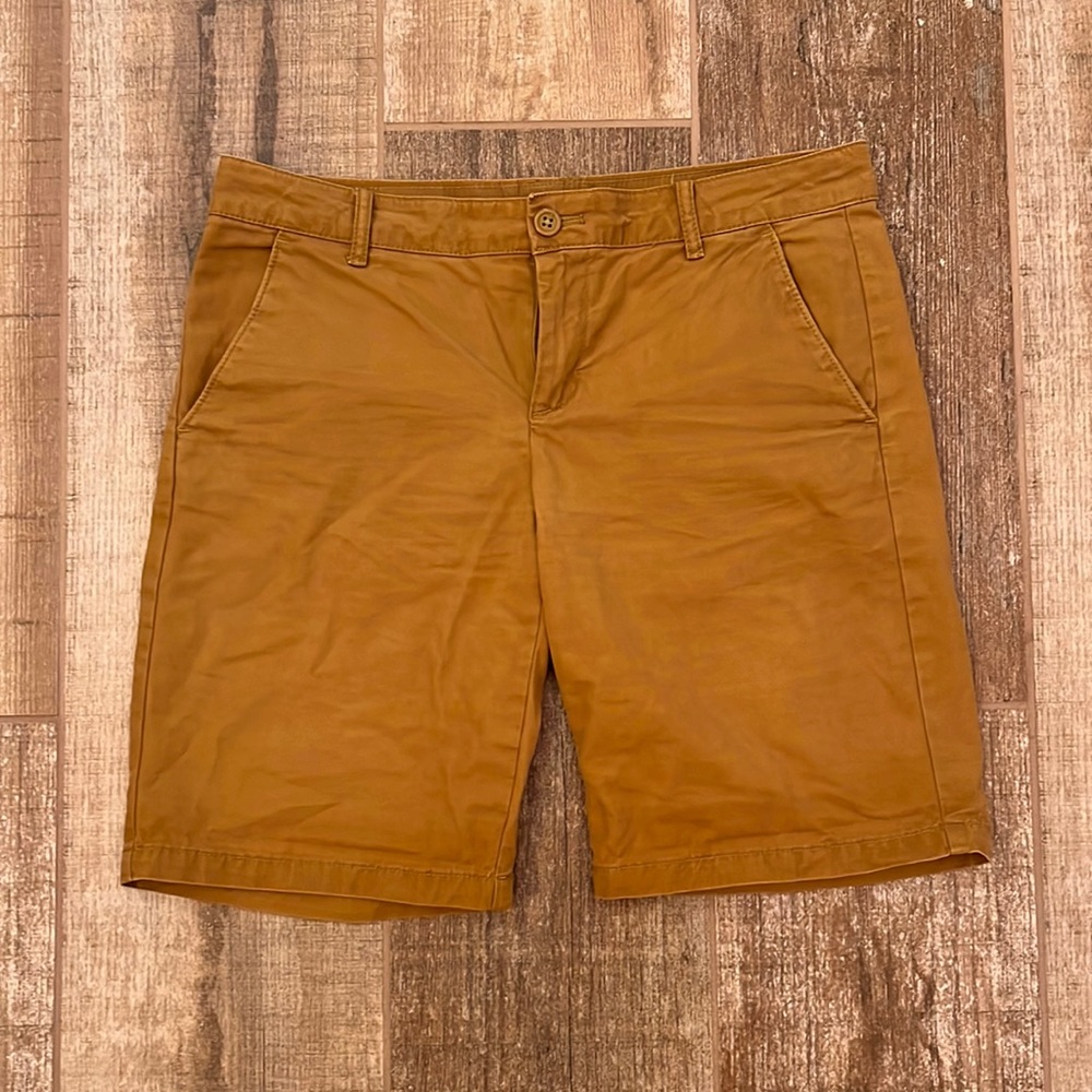 Gap women’s dark khaki Bermuda shorts